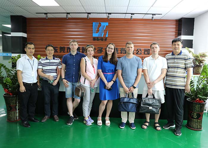 硅膠制品廠迎來(lái)國(guó)外客戶