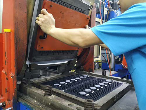 多色硅膠按鍵生產過程